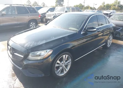 2015 Mercedes-Benz C 300 4Matic z USA, uszkodzony, nr VIN 55SWF4KB3FU009587